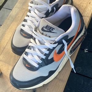 Men’s size 8 Nike air max skyline neutral blue orange blaze